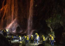 river walking di notte sotto la cascata della marmore